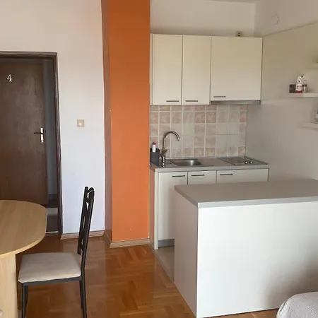 & Ana 公寓 Sukošan